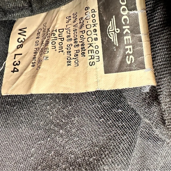 Dockers Mens Size 36x34 Black Chino Pants Dupont Stain Defender Pleated Front - Picture 6 of 7